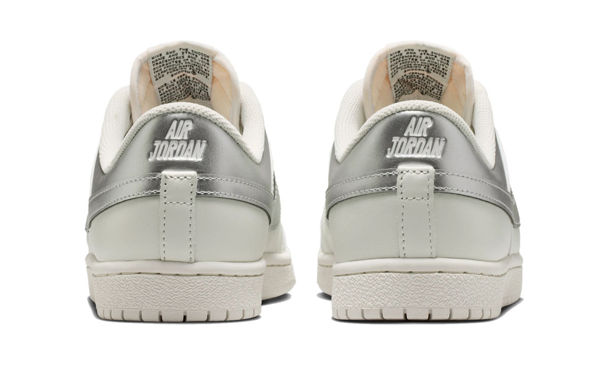 Overkicks - Air Jordan Skyline Low Swan Metallic Silver (IQ6586-101) - detalle talón