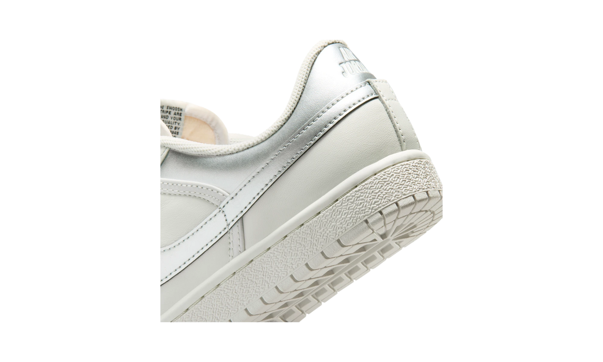 Overkicks - Air Jordan Skyline Low Swan Metallic Silver (IQ6586-101) - detalle