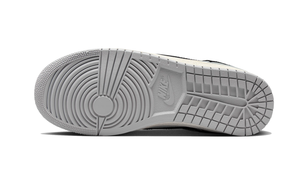 Overkicks - Air Jordan Skyline Low White Black Light Smoke Grey (IQ0704-101) - par completo