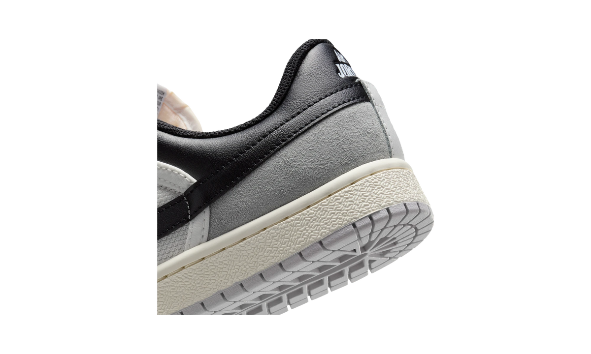 Overkicks - Air Jordan Skyline Low White Black Light Smoke Grey (IQ0704-101) - detalle