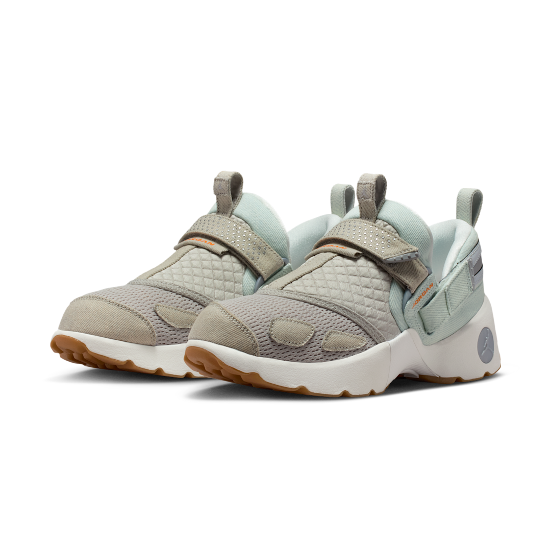 Overkicks - Air Jordan Trunner LX Corduroy White Bright Ceramic Gum (IM6661-981) - vista trasera