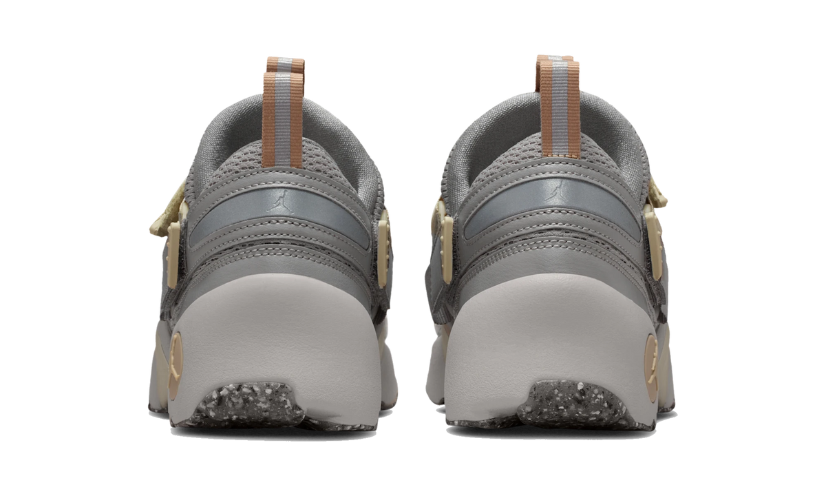 Overkicks - Air Jordan Trunner LX Light Iron Ore Enigma Stone (IQ2719-002) - detalle talón