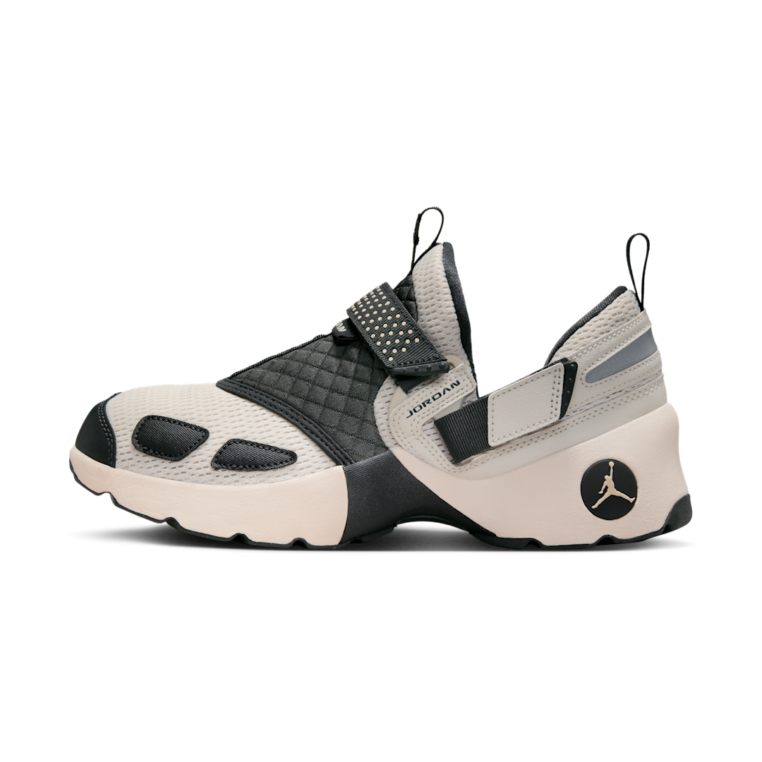 Overkicks - Air Jordan Trunner LX Light Orewood Brown (HQ2164-102) - vista lateral
