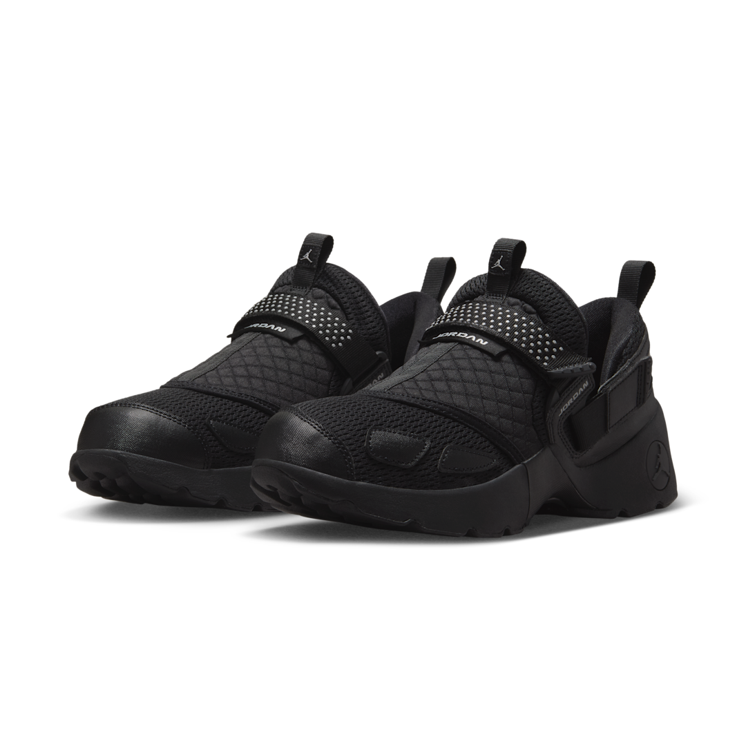 Overkicks - Air Jordan Trunner LX Triple Black (HQ2164-001) - vista trasera