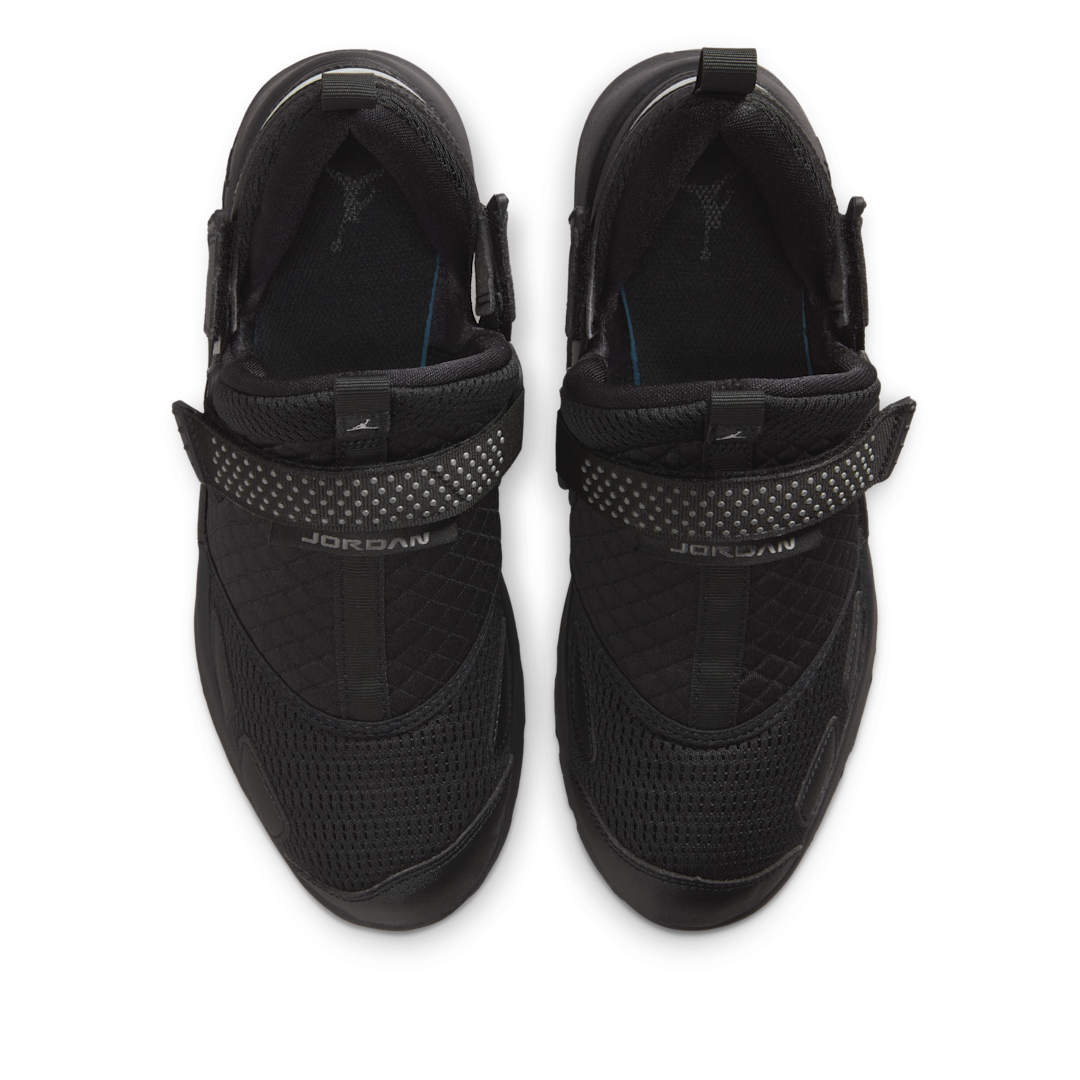Overkicks - Air Jordan Trunner LX Triple Black (HQ2164-001) - par completo