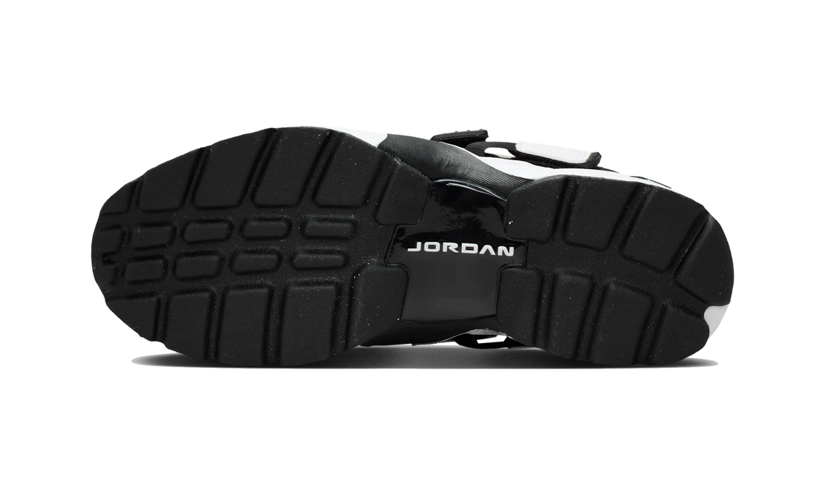 Overkicks - Air Jordan Trunner LX White Black (HQ2164-100) - par completo