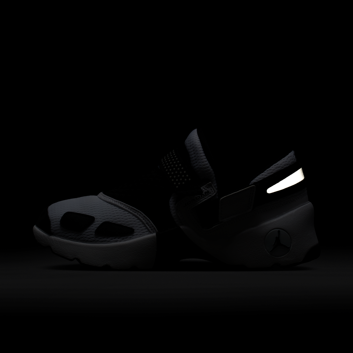 Overkicks - Air Jordan Trunner LX White Black (HQ2164-100) - detalle