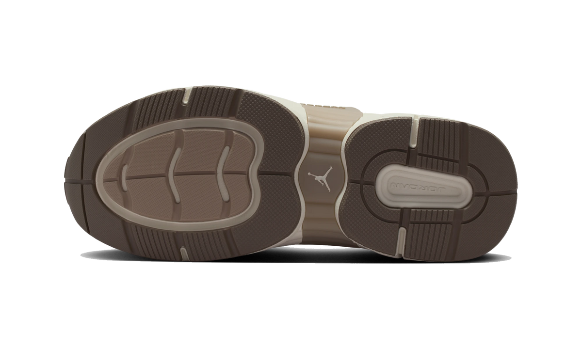Overkicks - Air Jordan Trunner O/S Khaki Pale Ivory (IR1839-200) - par completo