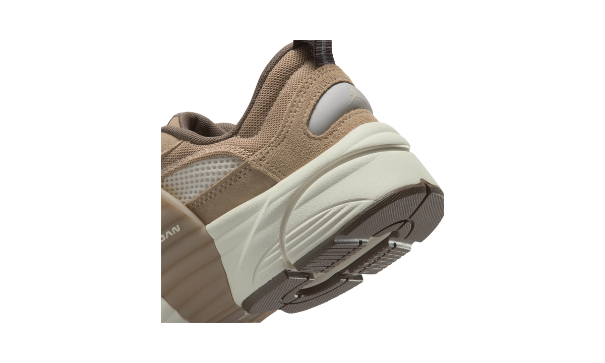 Overkicks - Air Jordan Trunner O/S Khaki Pale Ivory (IR1839-200) - detalle