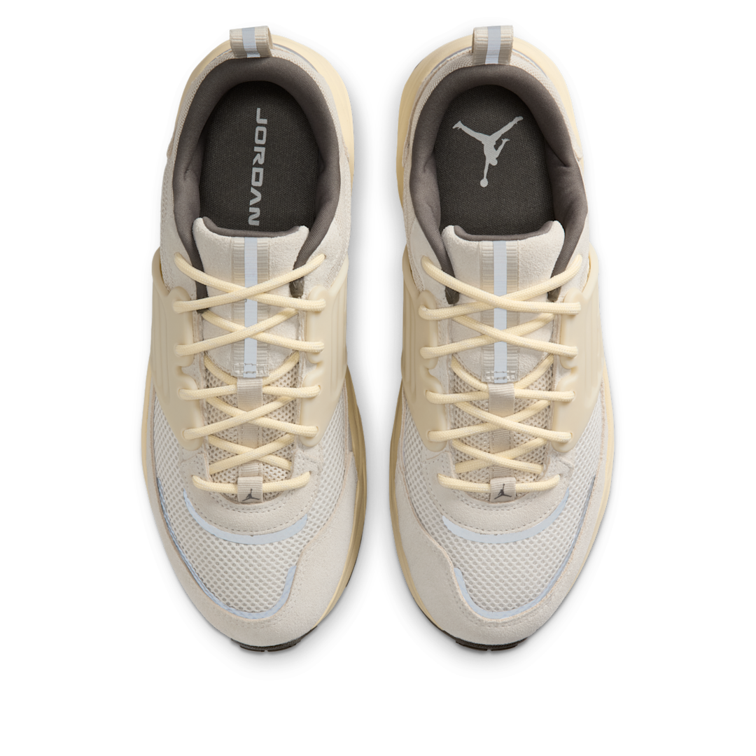 Overkicks - Air Jordan Trunner O/S Light Orewood Brown (IB3722-101) - vista trasera