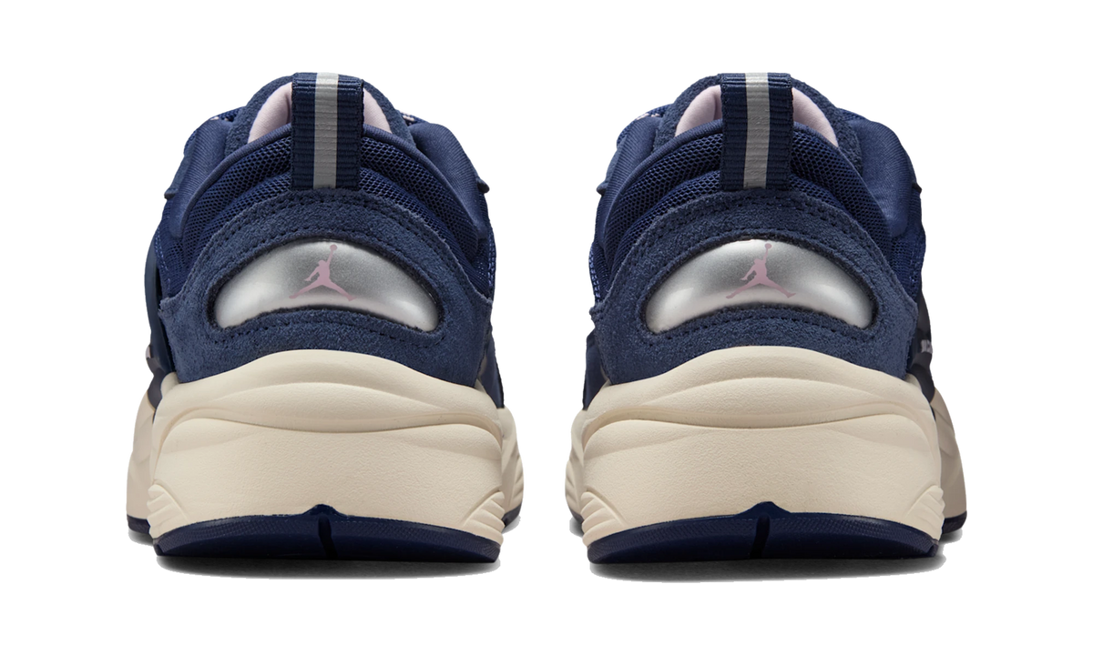 Overkicks - Air Jordan Trunner O/S Midnight Navy Light Orewood Brown (IB3722-400) - detalle talón