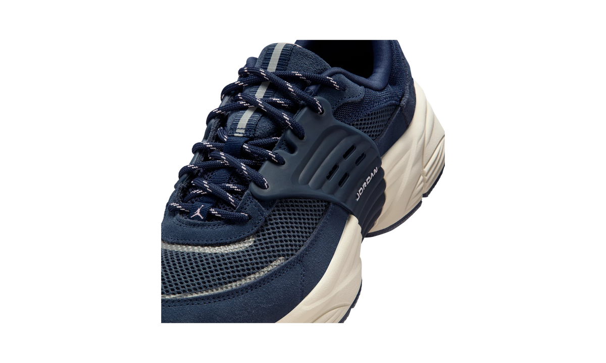 Overkicks - Air Jordan Trunner O/S Midnight Navy Light Orewood Brown (IB3722-400) - detalle lateral interior