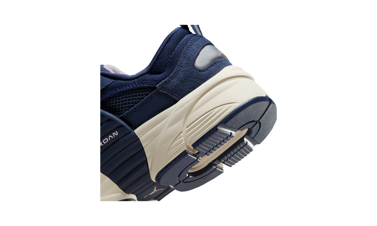 Overkicks - Air Jordan Trunner O/S Midnight Navy Light Orewood Brown (IB3722-400) - detalle