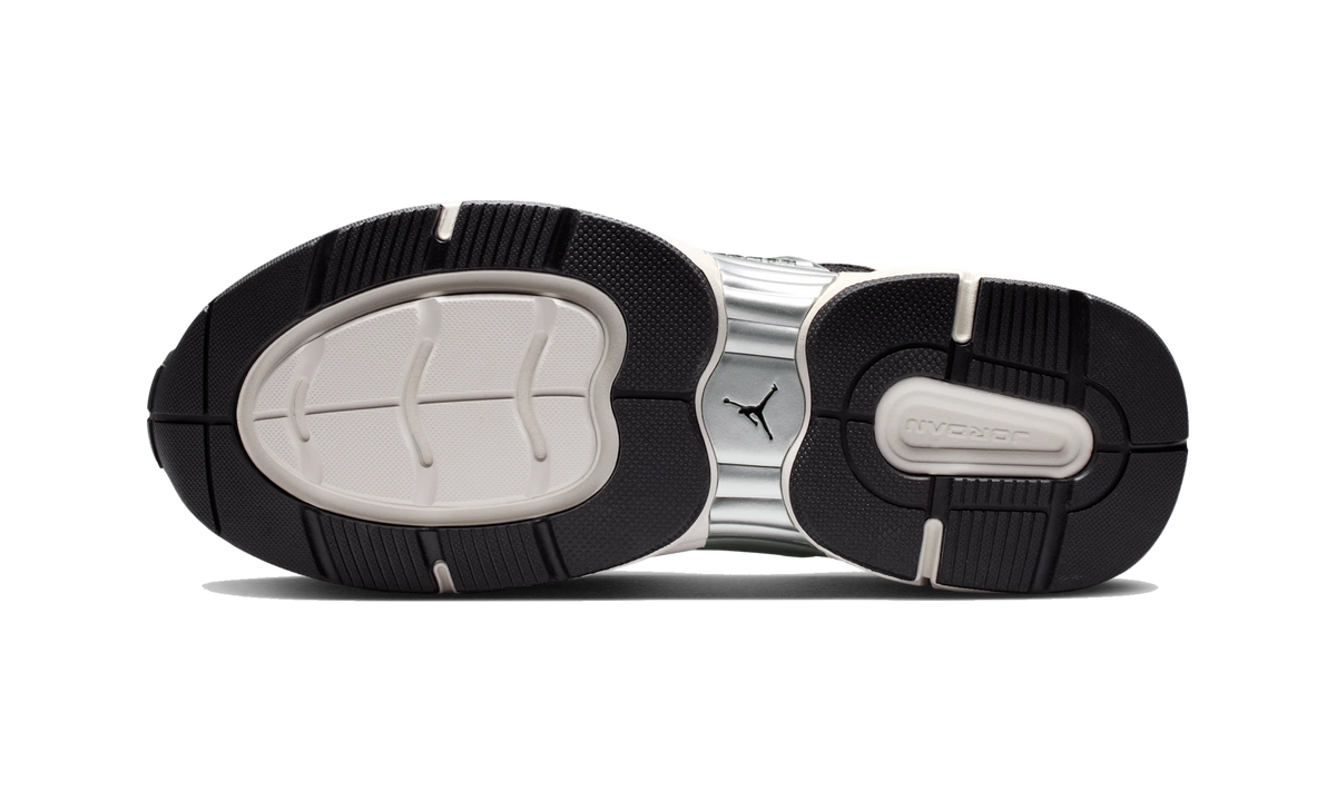 Overkicks - Air Jordan Trunner O/S Photon Dust Black Sail (IB3722-010) - par completo