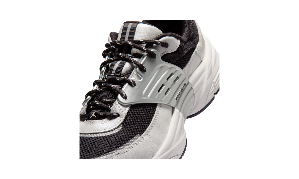 Overkicks - Air Jordan Trunner O/S Photon Dust Black Sail (IB3722-010) - detalle lateral interior