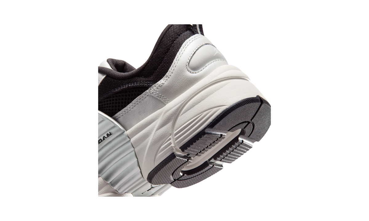 Overkicks - Air Jordan Trunner O/S Photon Dust Black Sail (IB3722-010) - detalle