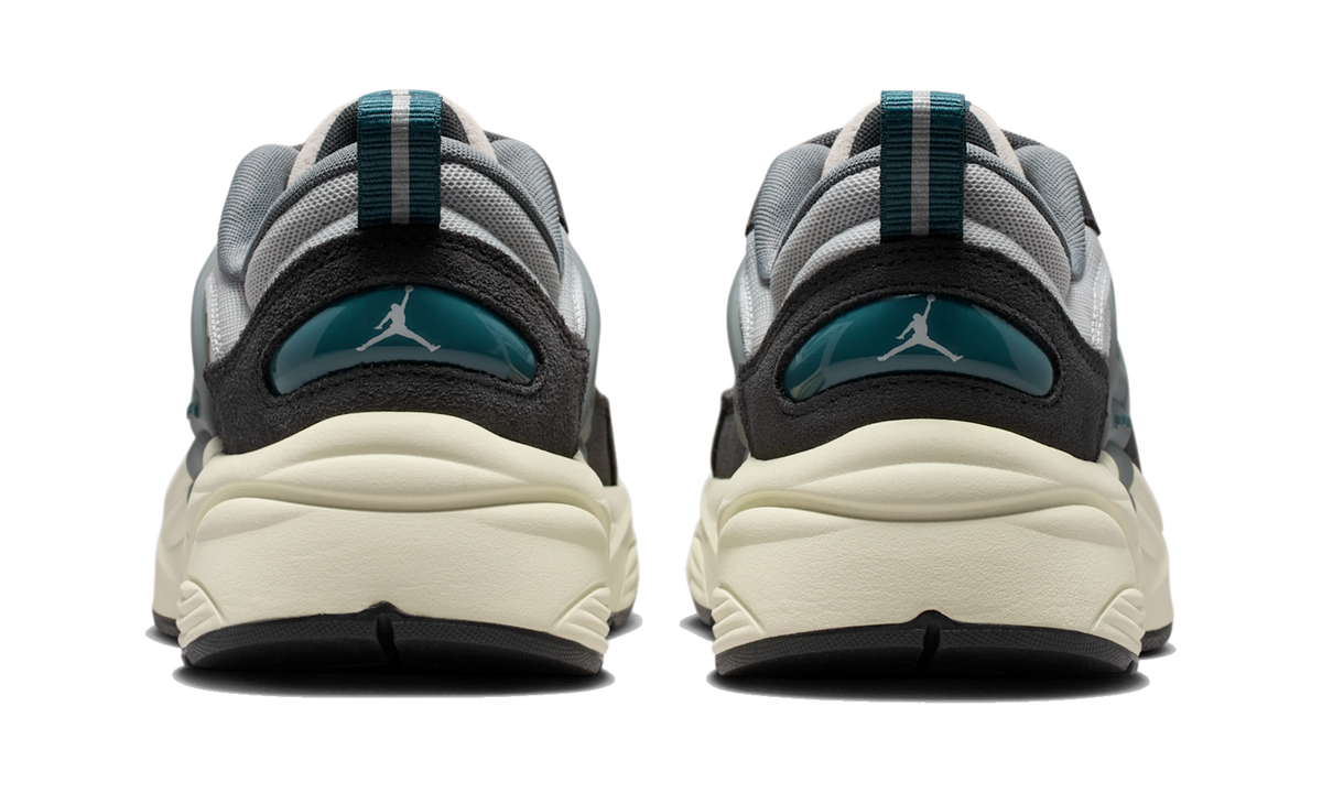 Overkicks - Air Jordan Trunner O/S Photon Dust Cool Grey Ash Green (IB3722-009) - detalle talón
