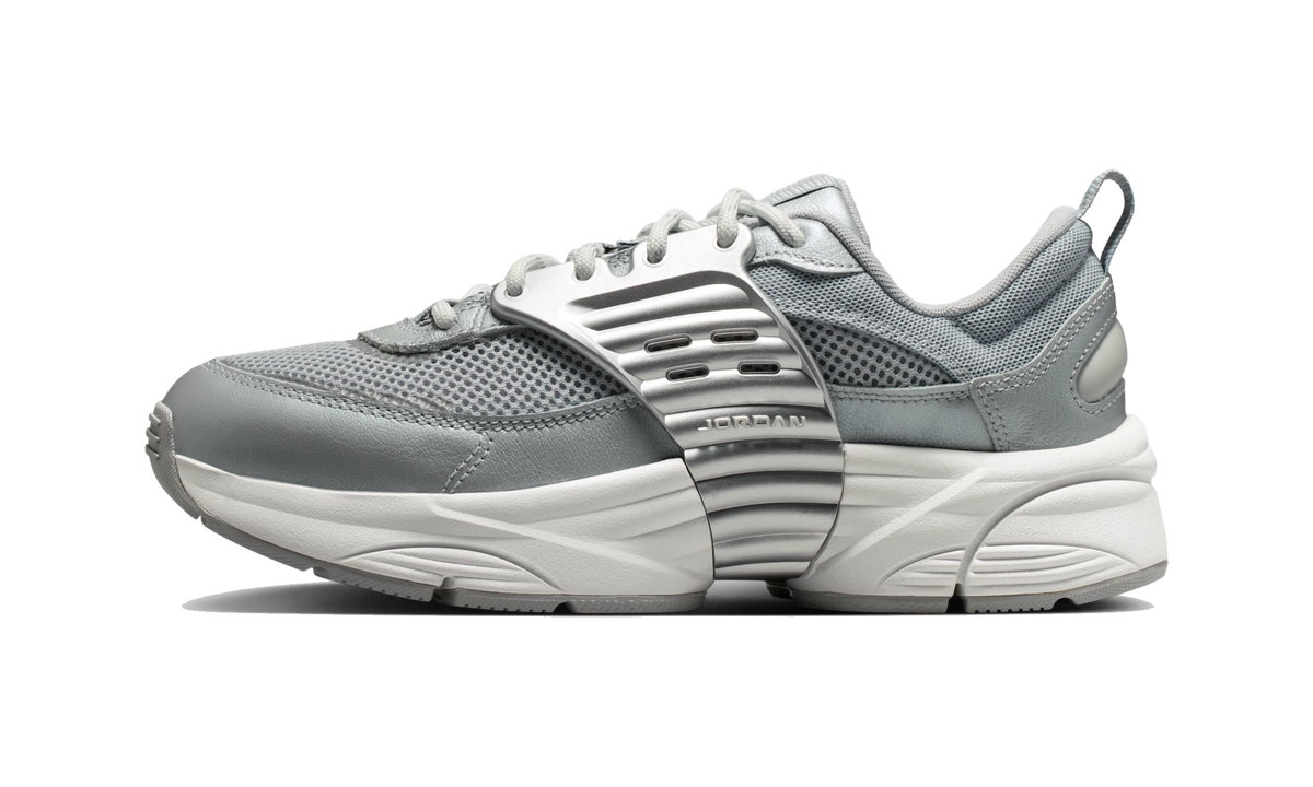 Overkicks - Air Jordan Trunner O/S Swan Wolf Grey Silver (IR1839-100) - vista lateral