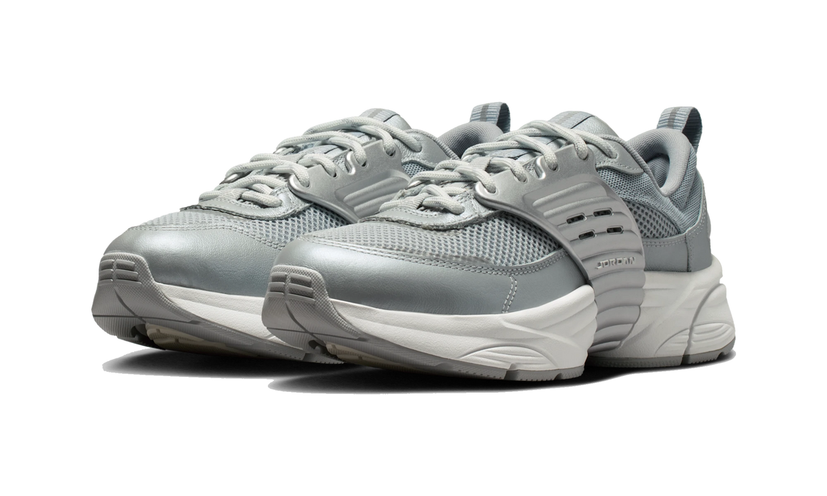 Overkicks - Air Jordan Trunner O/S Swan Wolf Grey Silver (IR1839-100) - vista trasera