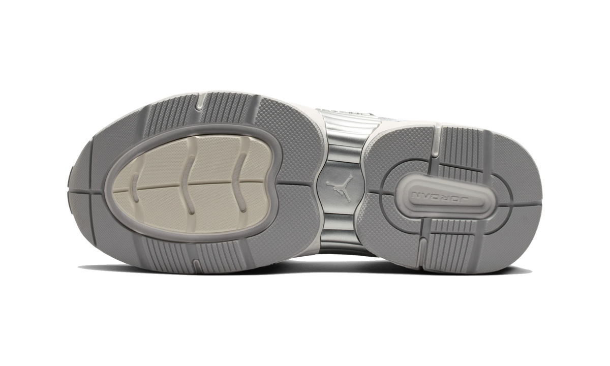Overkicks - Air Jordan Trunner O/S Swan Wolf Grey Silver (IR1839-100) - par completo