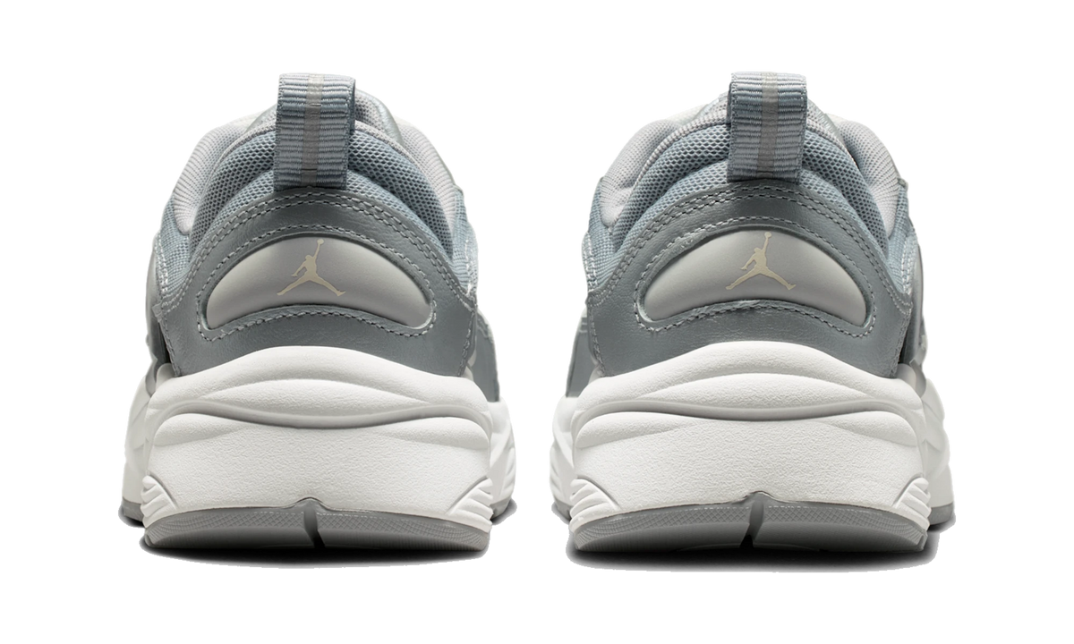 Overkicks - Air Jordan Trunner O/S Swan Wolf Grey Silver (IR1839-100) - detalle talón