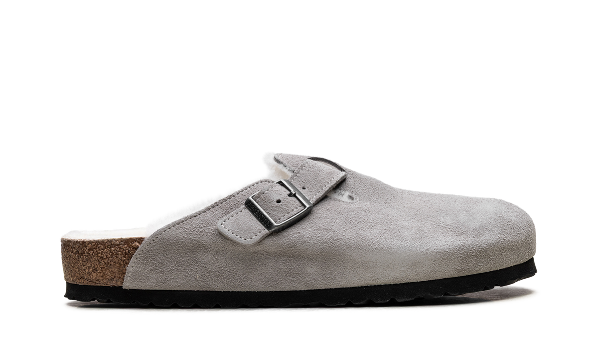 Overkicks - Birkenstock Boston Shearling Suede Stone Coin (1017650/1017651) - detalle talon