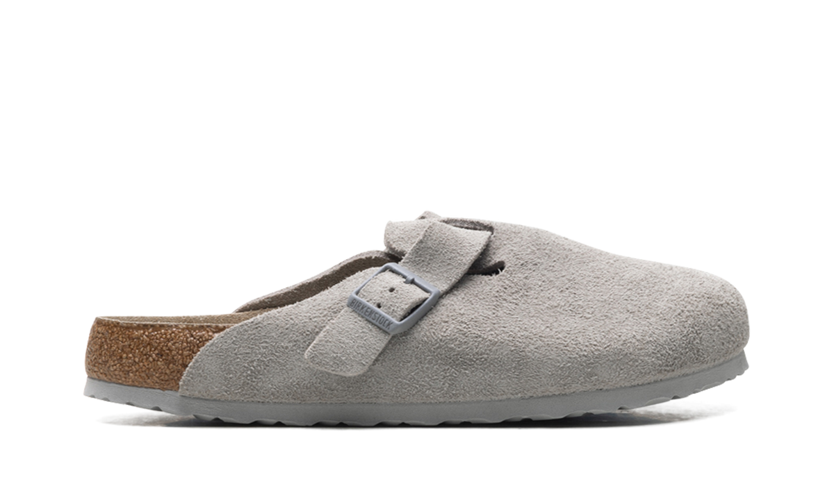 Overkicks - Birkenstock Boston Soft Footbed Suede Stone Coin (1020549/1020526) - detalle talon