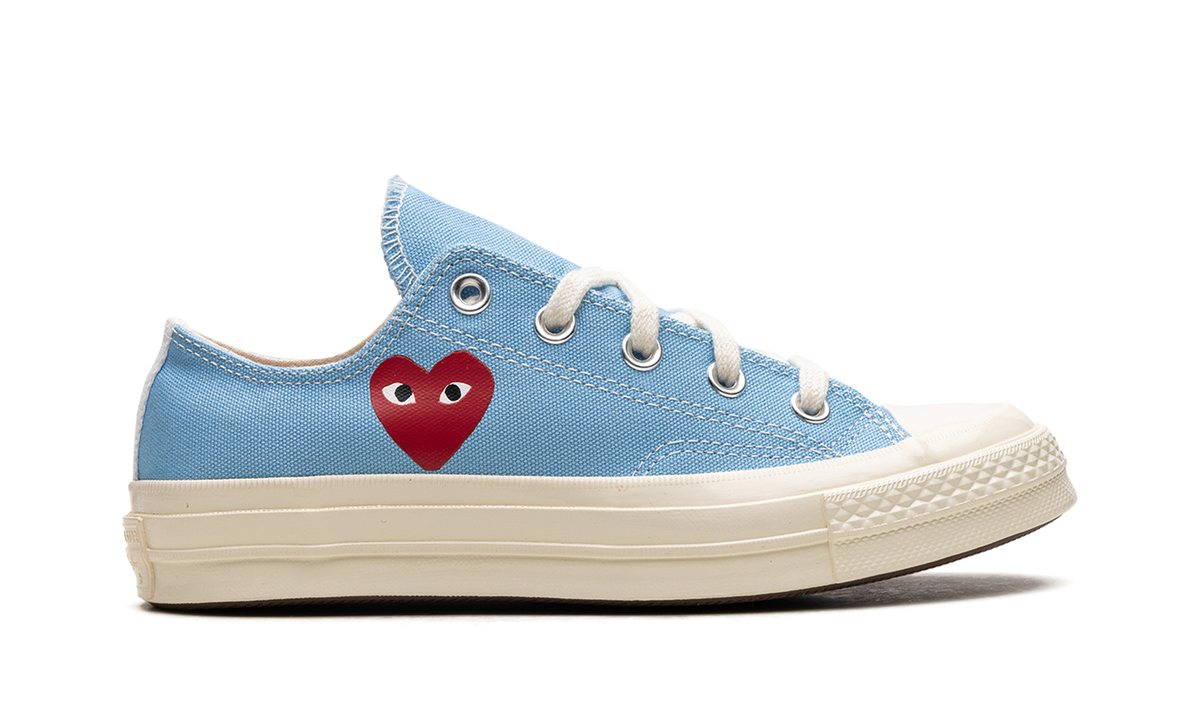 Overkicks - Converse Chuck Taylor All Star 70 Ox Comme des Garcons PLAY Bright Blue (168303C) - detalle talon