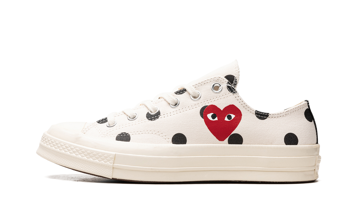 Overkicks - Converse Chuck Taylor All Star 70 Ox Comme des Garcons PLAY Polka Dot White (157249C) - vista lateral