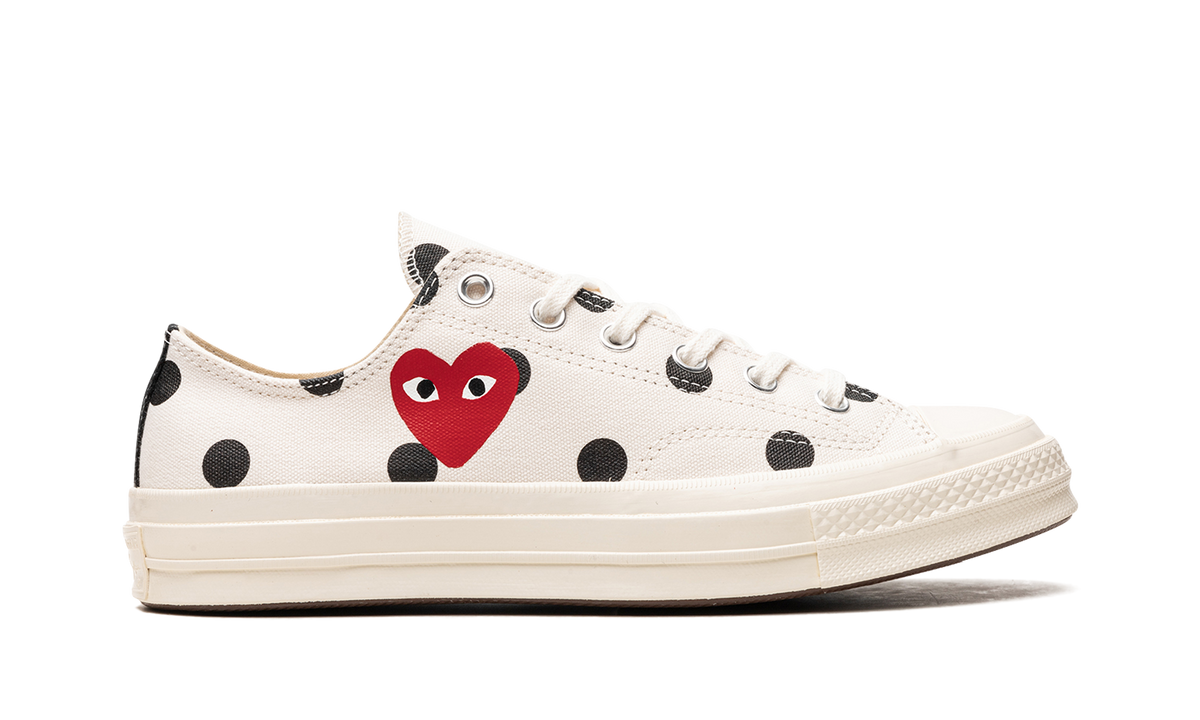Overkicks - Converse Chuck Taylor All Star 70 Ox Comme des Garcons PLAY Polka Dot White (157249C) - detalle talon