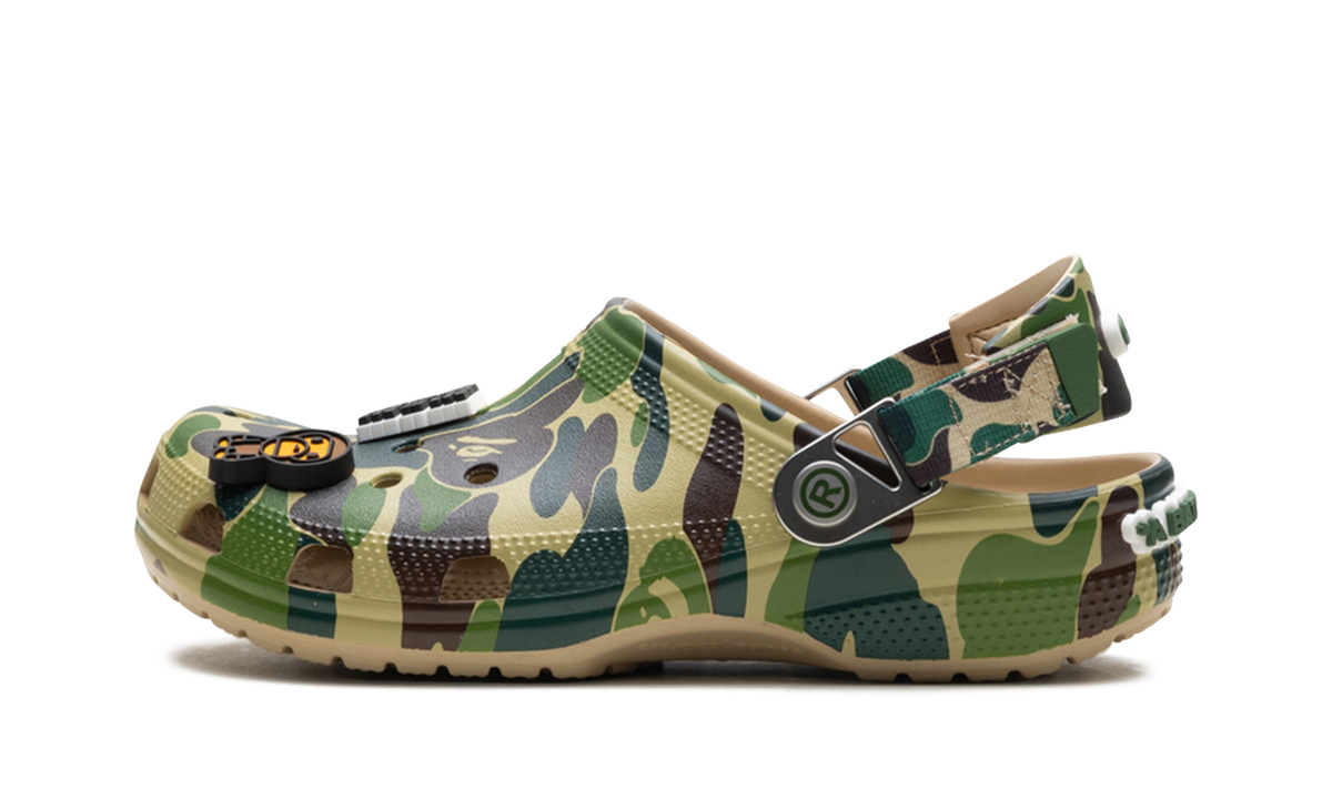 Overkicks - Crocs Classic Clog A Bathing Ape ABC Camo Green (209627-212) - vista lateral