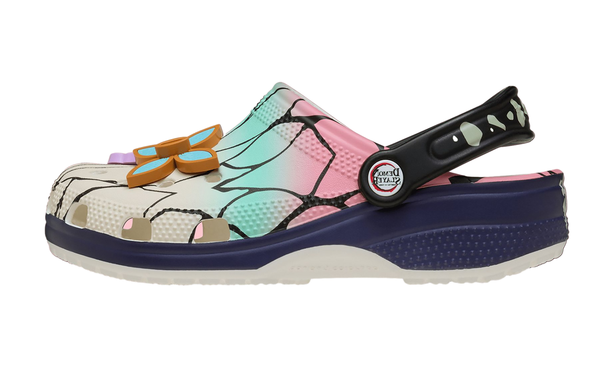 Overkicks - Crocs Classic Clog Demon Slayer Shinobu Kocho (211412-90H) - vista lateral