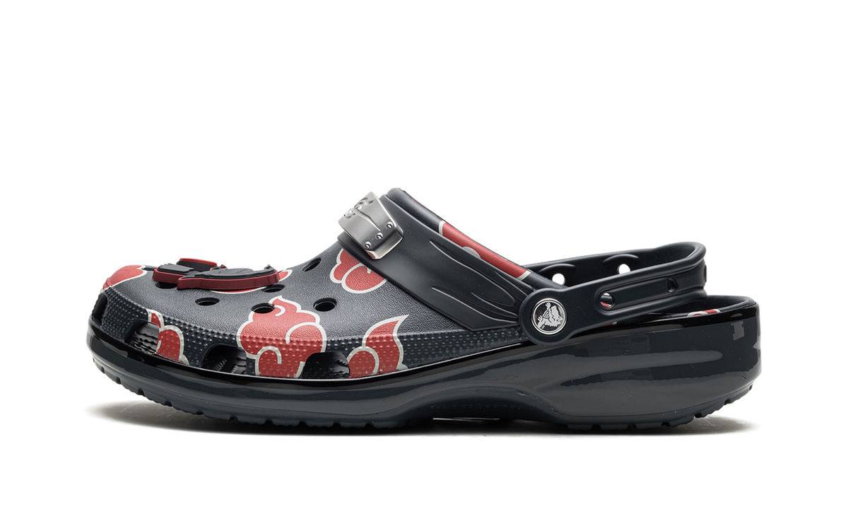 Overkicks - Crocs Classic Clog Naruto Itachi (209883-48I) - vista lateral