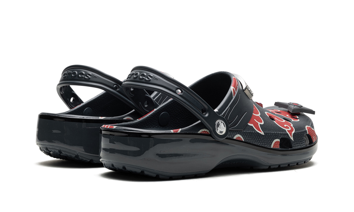 Overkicks - Crocs Classic Clog Naruto Itachi (209883-48I) - par completo