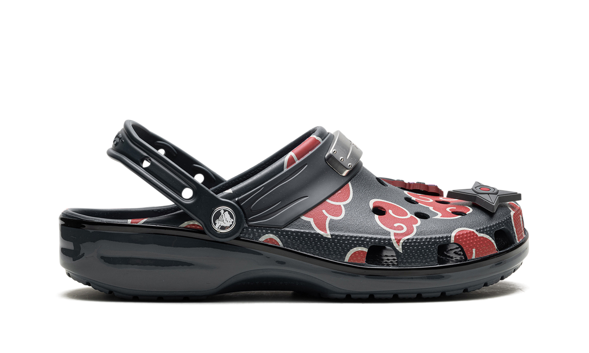 Overkicks - Crocs Classic Clog Naruto Itachi (209883-48I) - detalle talon