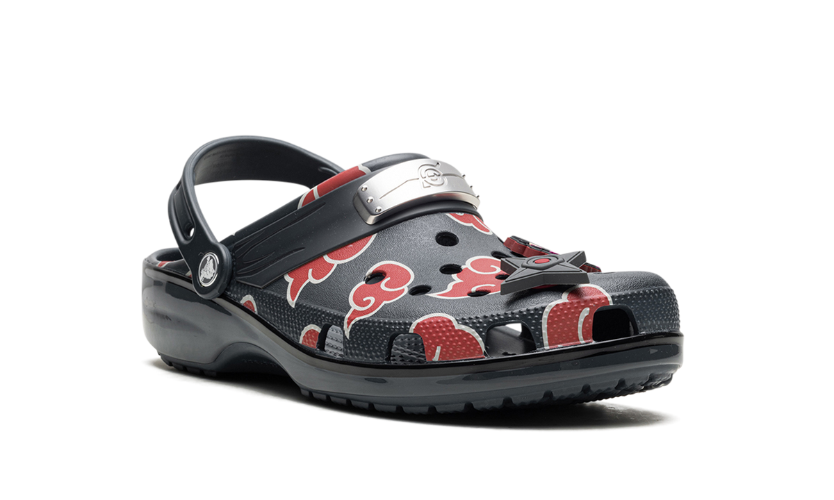Overkicks - Crocs Classic Clog Naruto Itachi (209883-48I) - detalle lateral interior