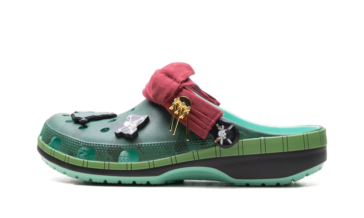 Overkicks - Crocs Classic Clog One Piece Roronoa Zoro (212953-90H) - vista lateral