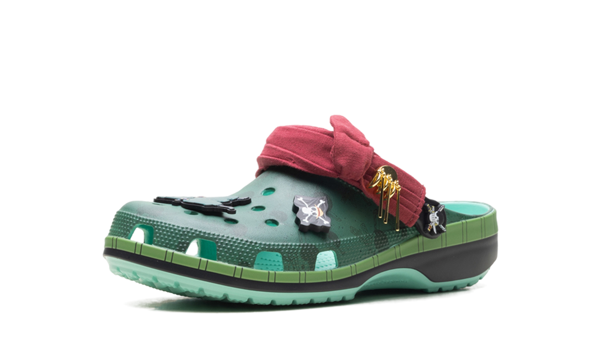 Overkicks - Crocs Classic Clog One Piece Roronoa Zoro (212953-90H) - detalle suela