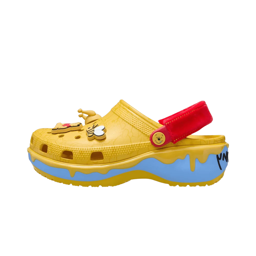 Overkicks - Crocs Classic Platform Clog Disney Winnie the Pooh (Womens) (211092-90H) - vista lateral