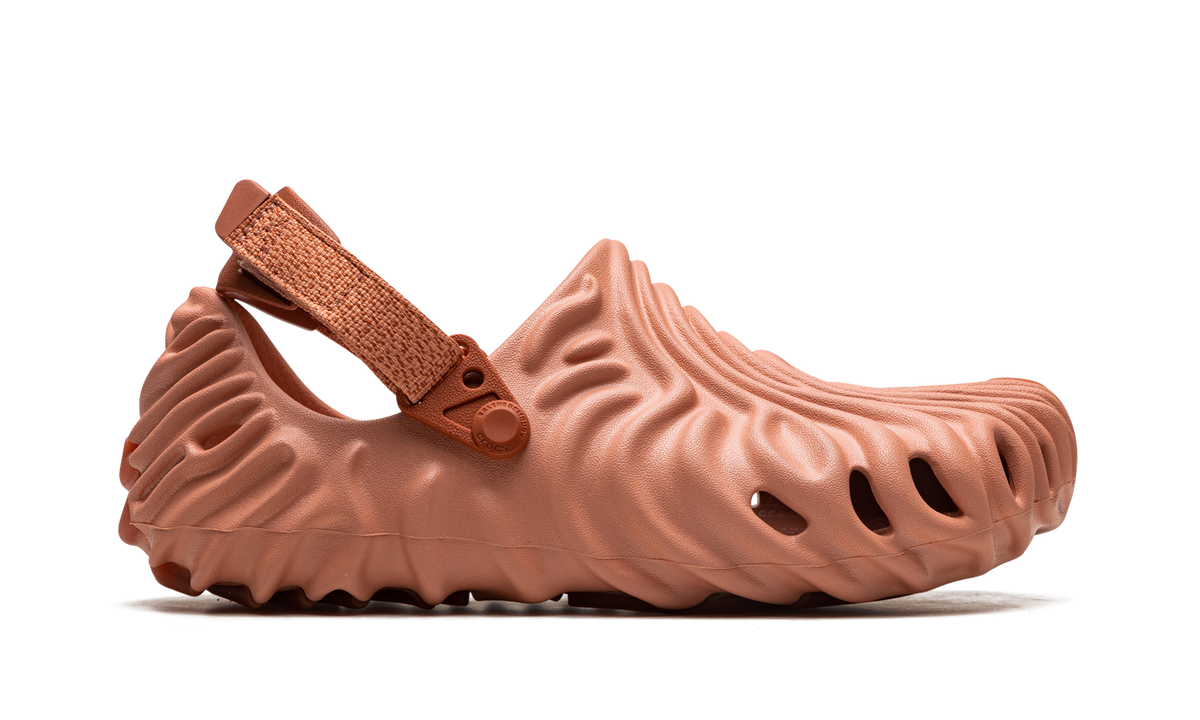 Overkicks - Crocs Pollex Clog by Salehe Bembury Kuwata (207393-6RL) - detalle talon