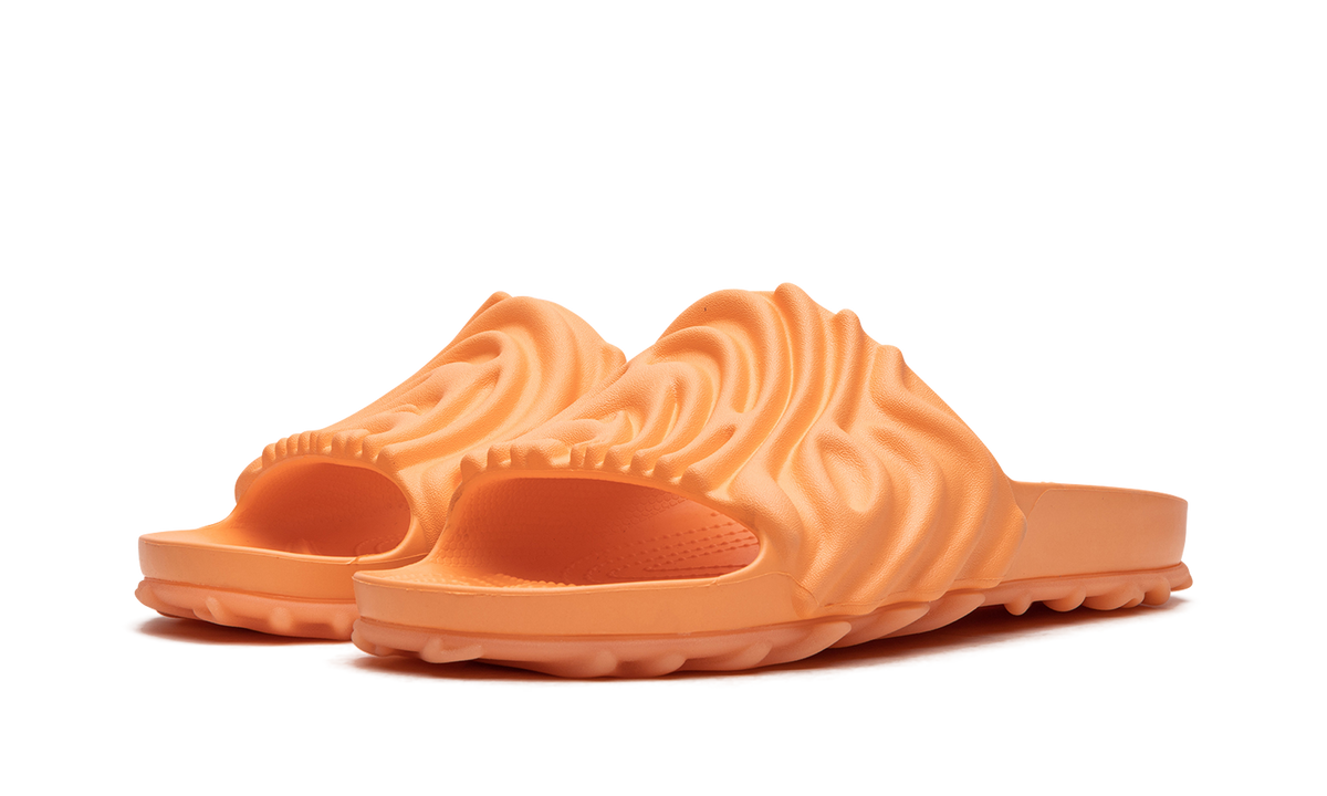 Overkicks - Crocs Pollex Slide by Salehe Bembury Citrus Milk (208685-84E) - vista trasera