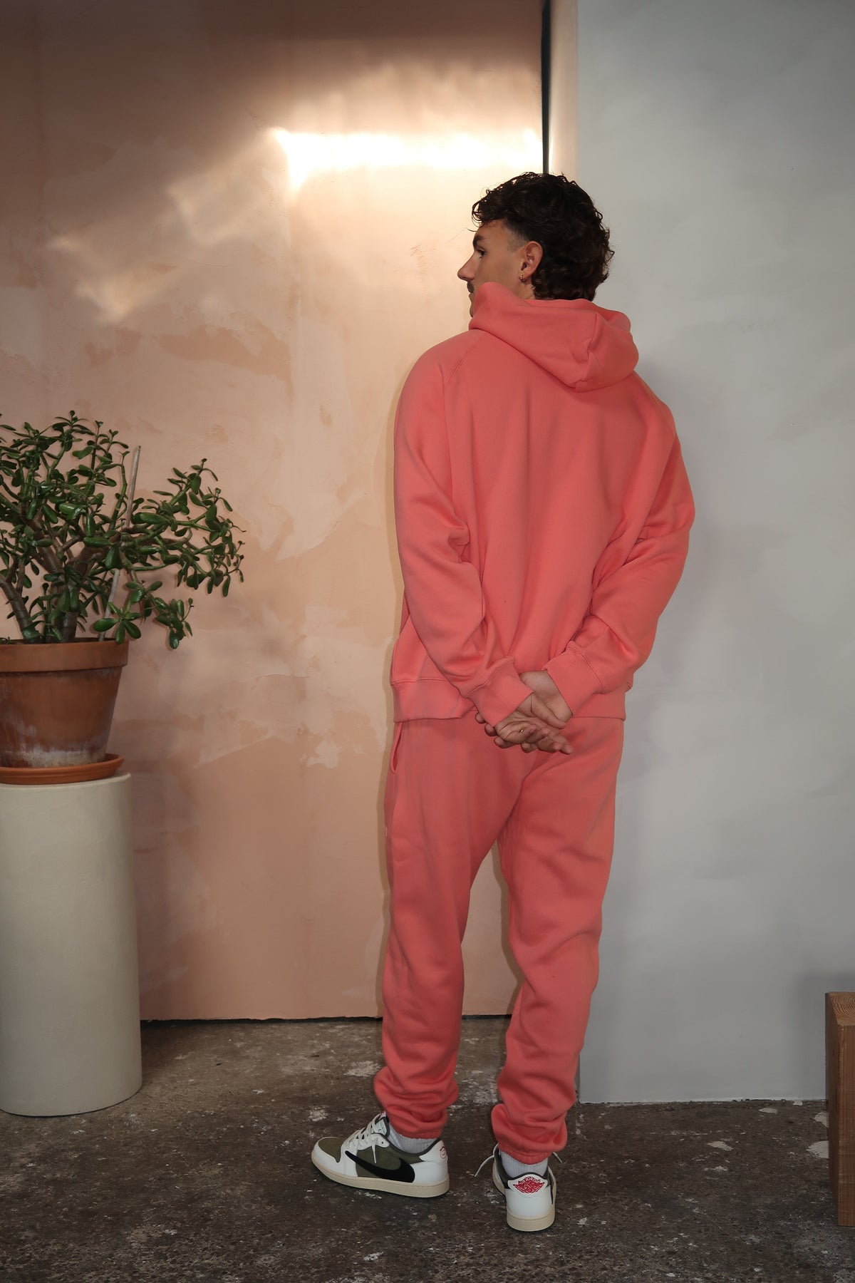 Overkicks - Fear of God Essentials Hoodie Coral (FEAR-OF-GOD-ESSENTIALS-HOODIE-CORAL) - imagen 4