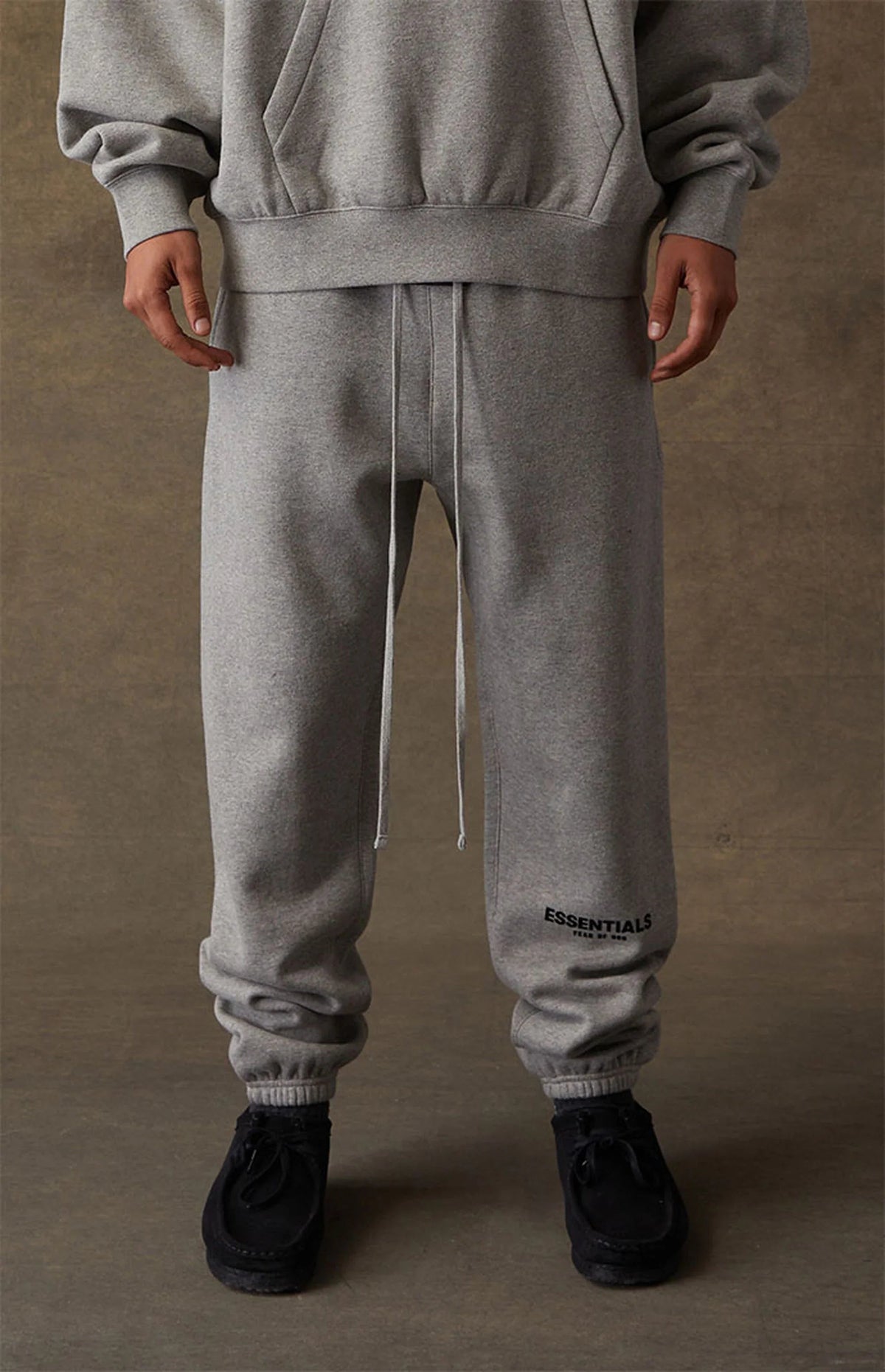 Overkicks - Fear of God Essentials Sweatpant Dark Oatmeal (130BT212033F) - vista trasera