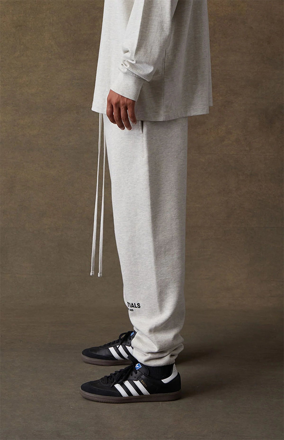 Overkicks - Fear of God Essentials Sweatpant Light Oatmeal (130BT212032F) - detalle