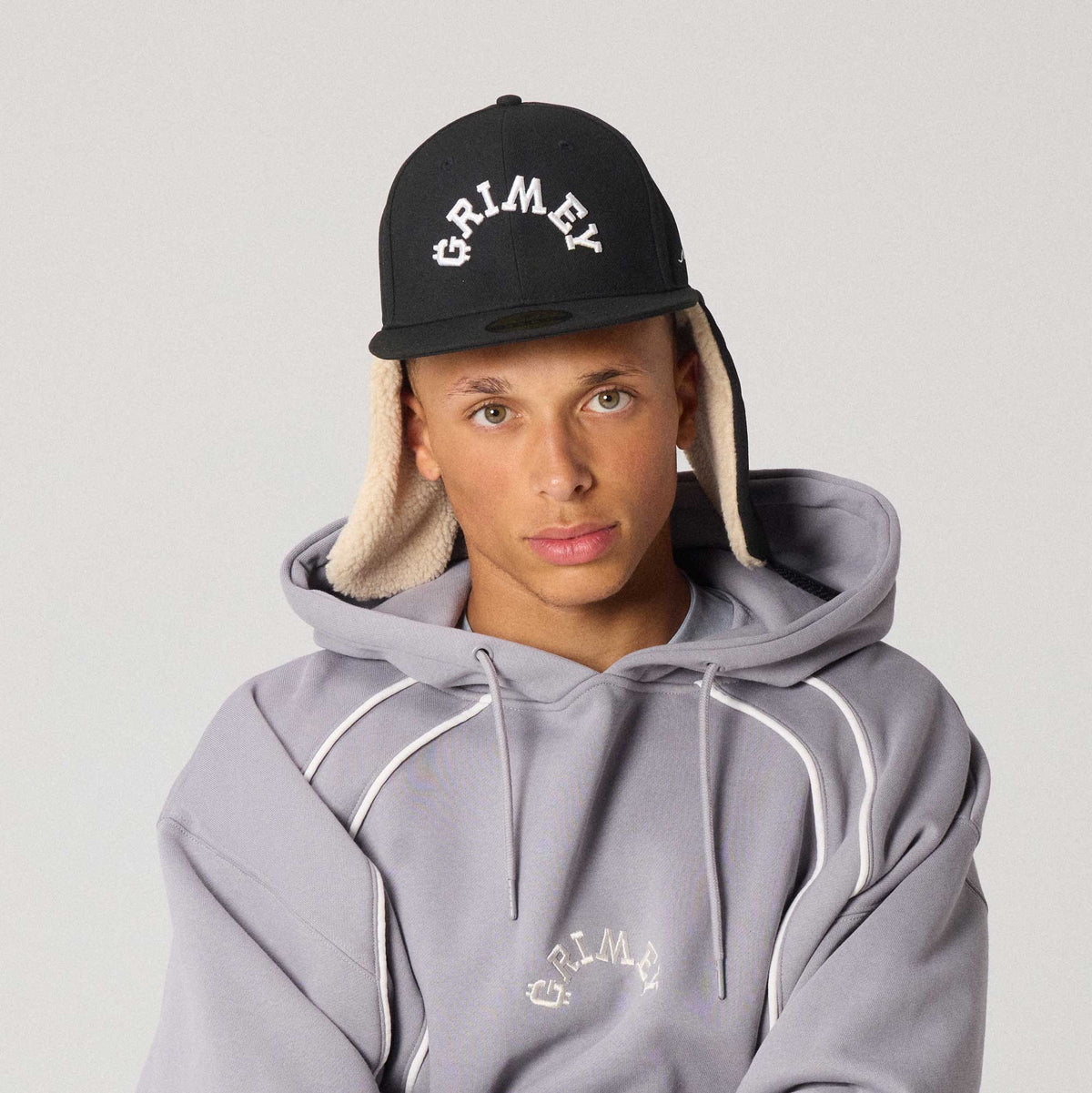 Overkicks - Gorra The Infamous Sherpa Trapper Fited Black (GTFC464-BLK) - imagen 2