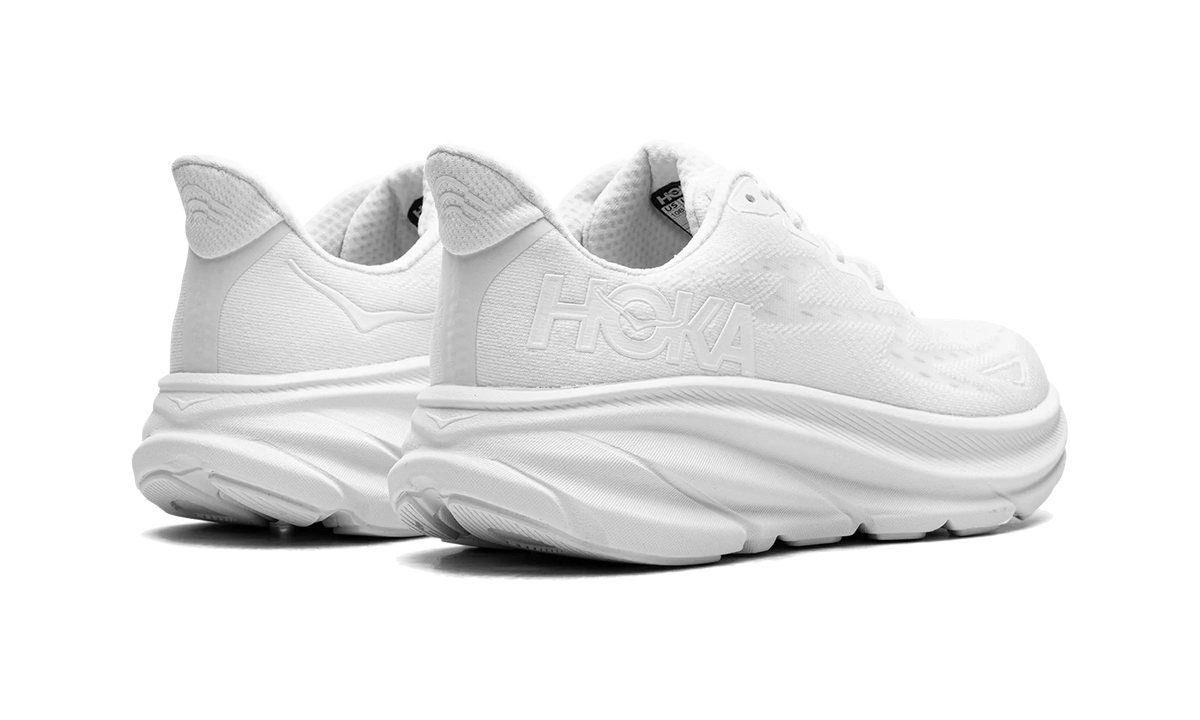 Overkicks - Hoka One One Clifton 9 White (Womens) (1127896-WWH) - par completo