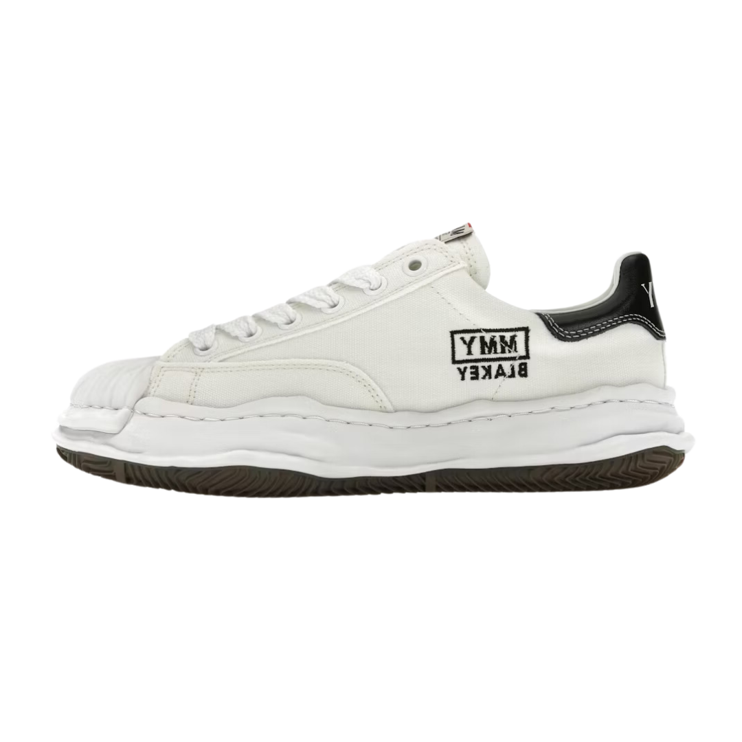 Overkicks - Maison Mihara Yasuhiro Blakey OG Sole Canvas Low White Black (A08FW735) - vista lateral