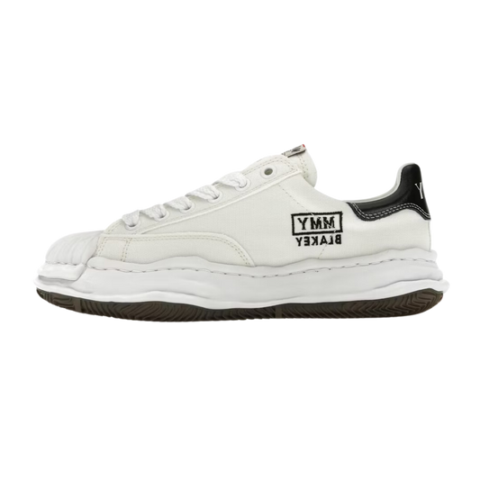 Overkicks - Maison Mihara Yasuhiro Blakey OG Sole Canvas Low White Black (A08FW735) - vista lateral