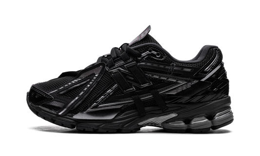 Overkicks - New Balance 1906A Black (M1906AF) - vista lateral