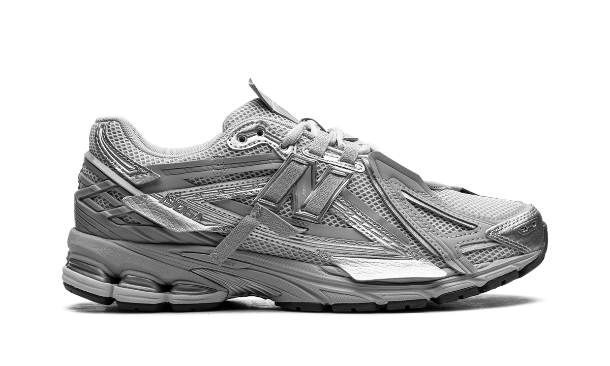 Overkicks - New Balance 1906A Concrete Silver Metallic (M1906AG) - detalle talón